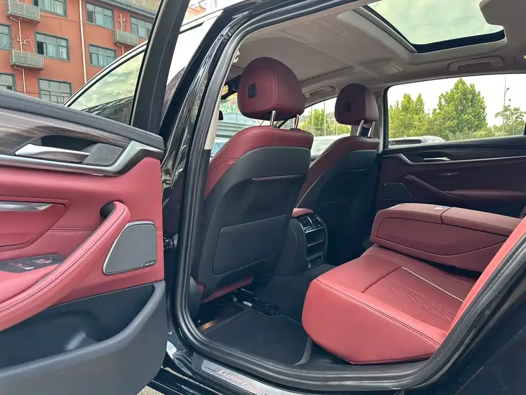 BMW 5 Series 2023 из CN, фото 7