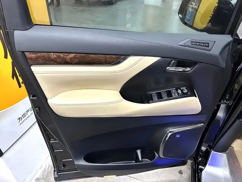 Toyota Alphard 2023 из CN, фото 10