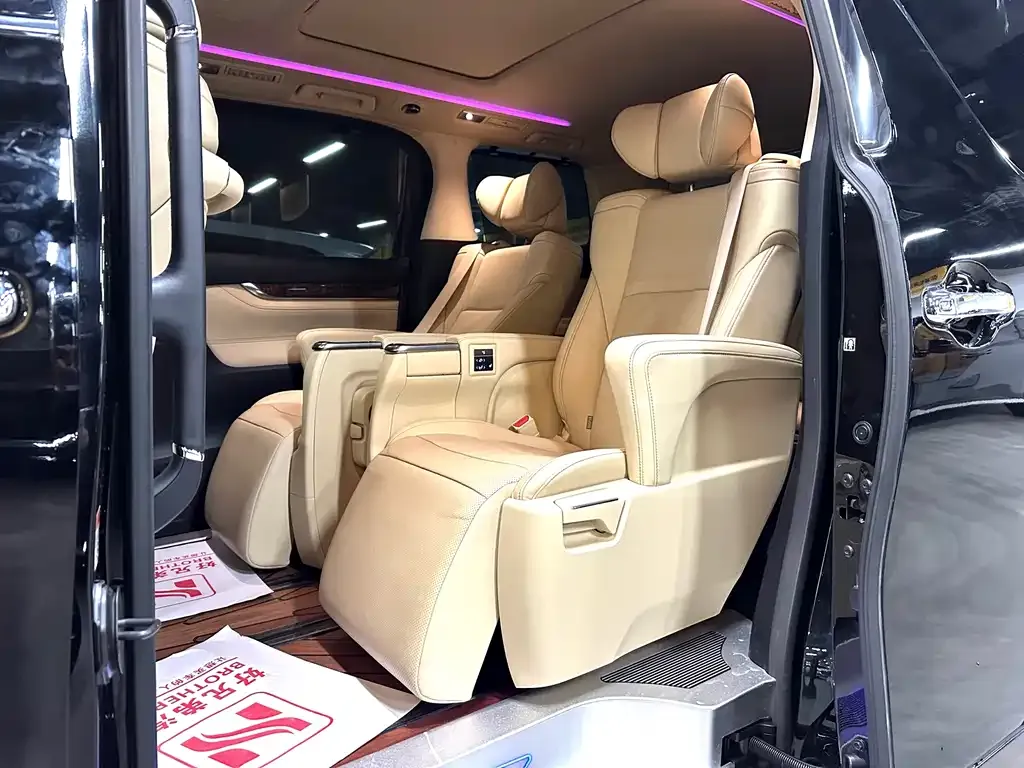 Toyota Alphard 2023 из CN, фото 9