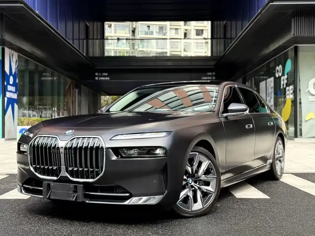 BMW 7 Series 2023 из CN, фото 1