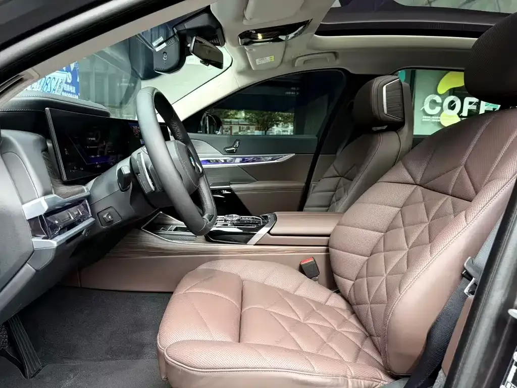 BMW 7 Series 2023 из CN, фото 10