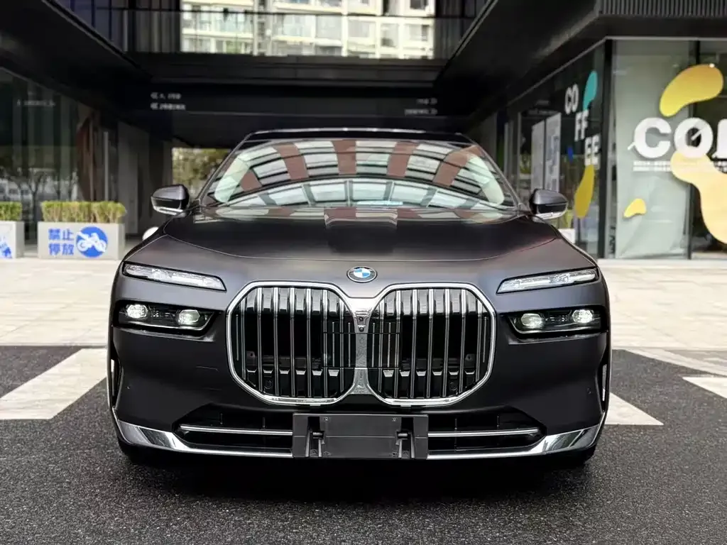 BMW 7 Series 2023 из CN, фото 2