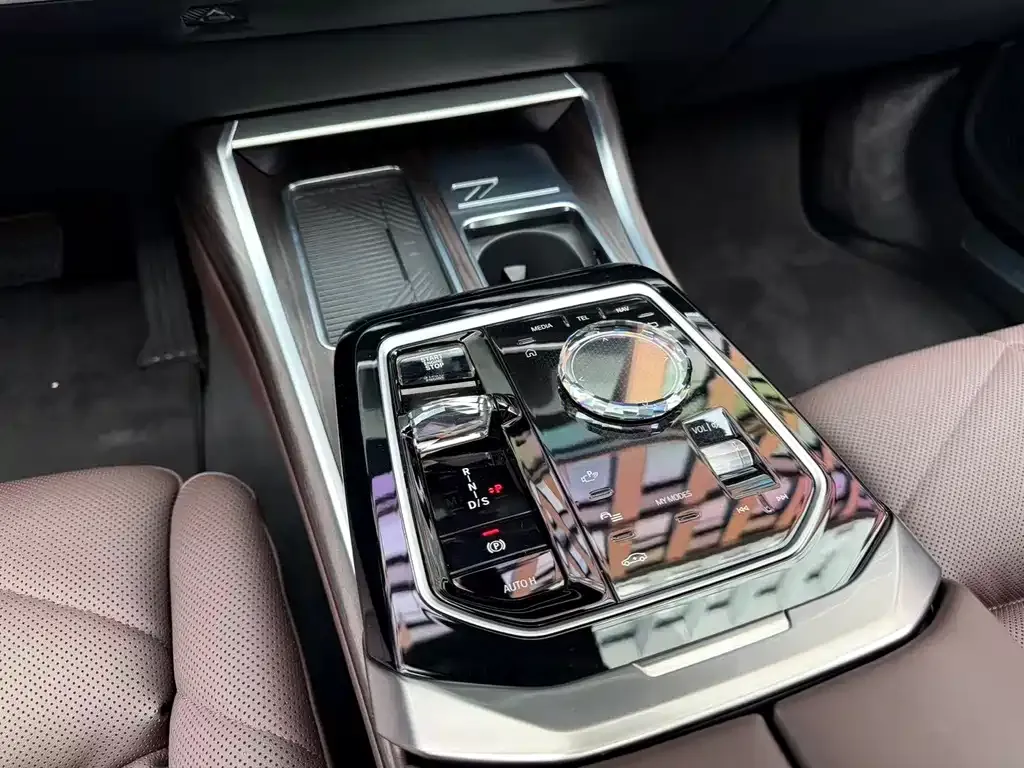 BMW 7 Series 2023 из CN, фото 8