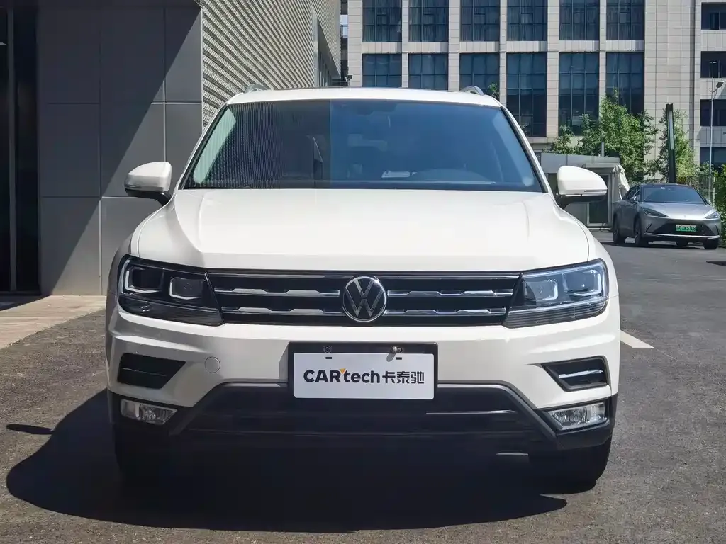 Volkswagen Tiguan L 2021 из CN, фото 2