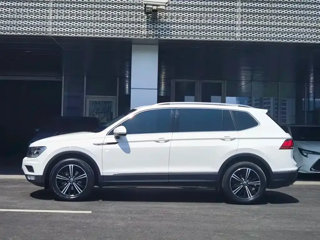 Volkswagen Tiguan L 2021 из CN, фото 3
