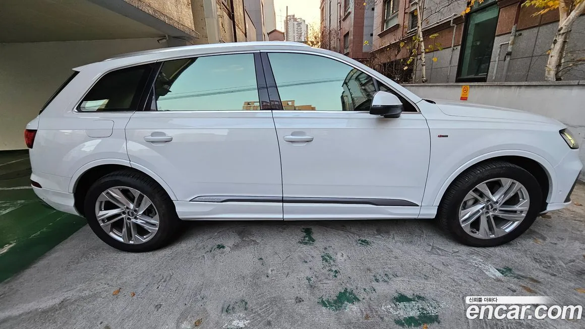 Audi Q7 2021 из KR, фото 5