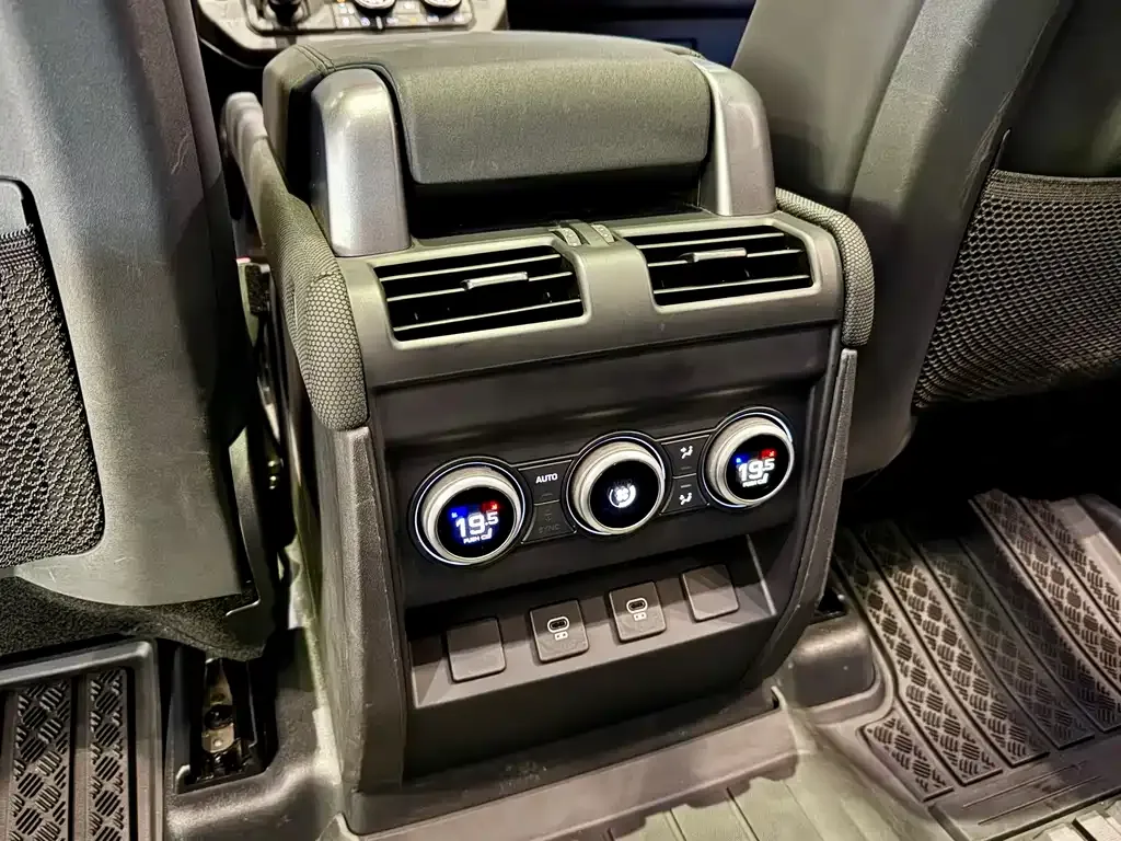 Land Rover Defender 2023 из CN, фото 6