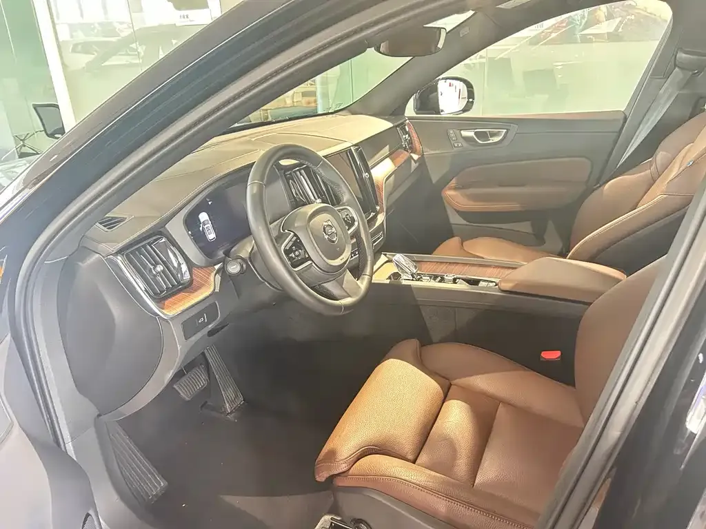 Volvo XC60 2024 из CN, фото 5