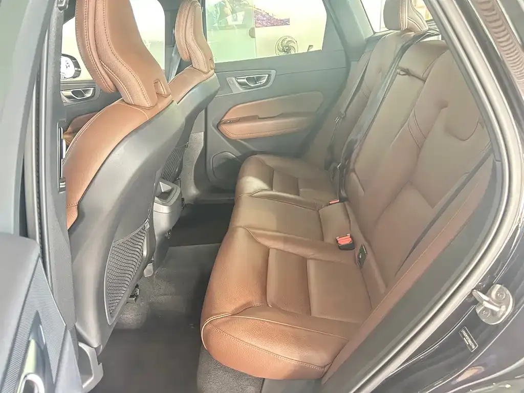 Volvo XC60 2024 из CN, фото 7
