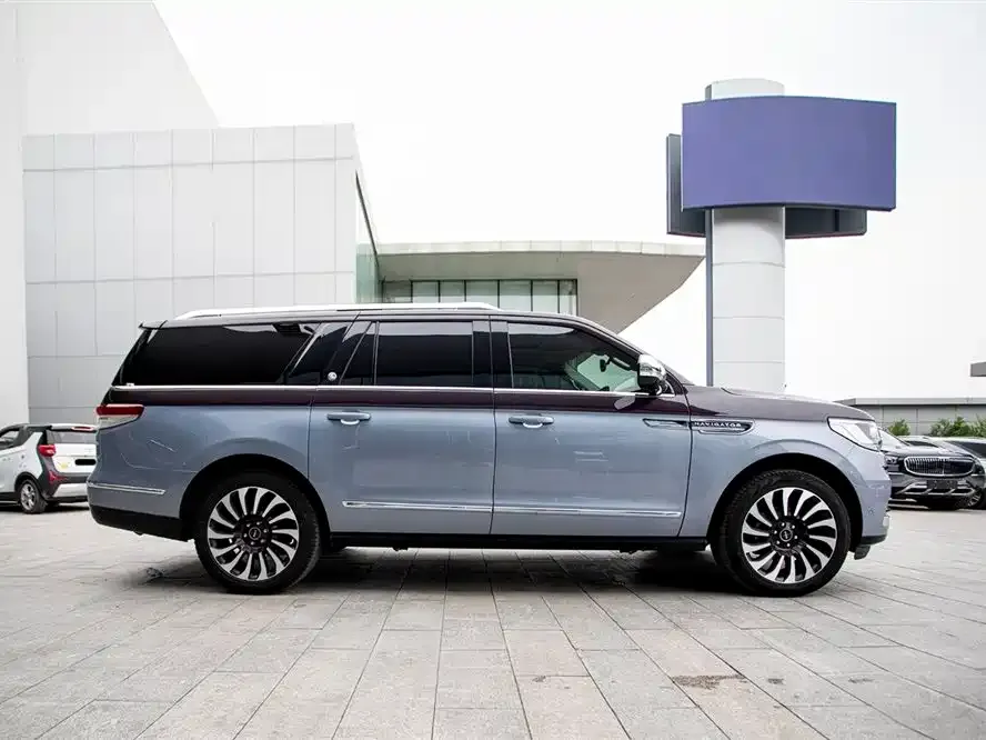 Lincoln Navigator One 2023 из CN, фото 3