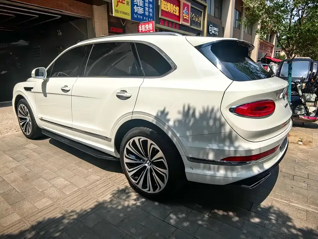 Bentley Bentayga 2022 из CN, фото 4