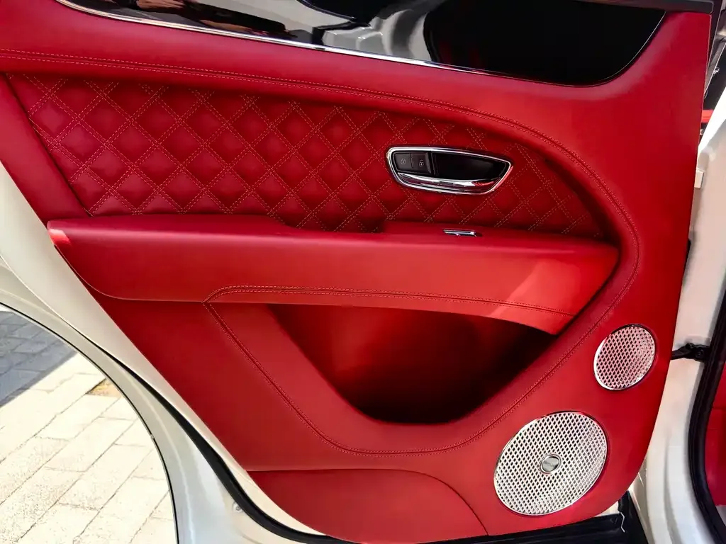 Bentley Bentayga 2022 из CN, фото 6
