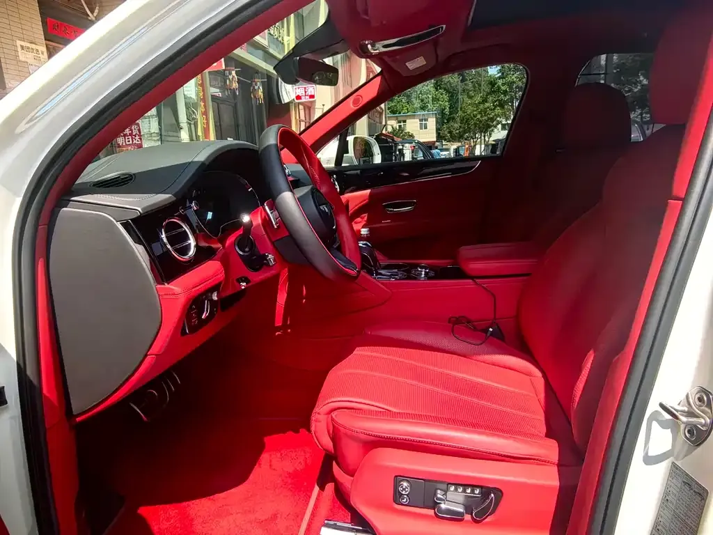 Bentley Bentayga 2022 из CN, фото 7