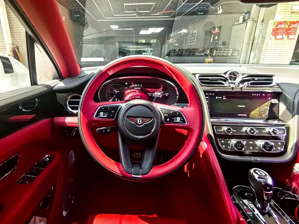 Bentley Bentayga 2022 из CN, фото 8