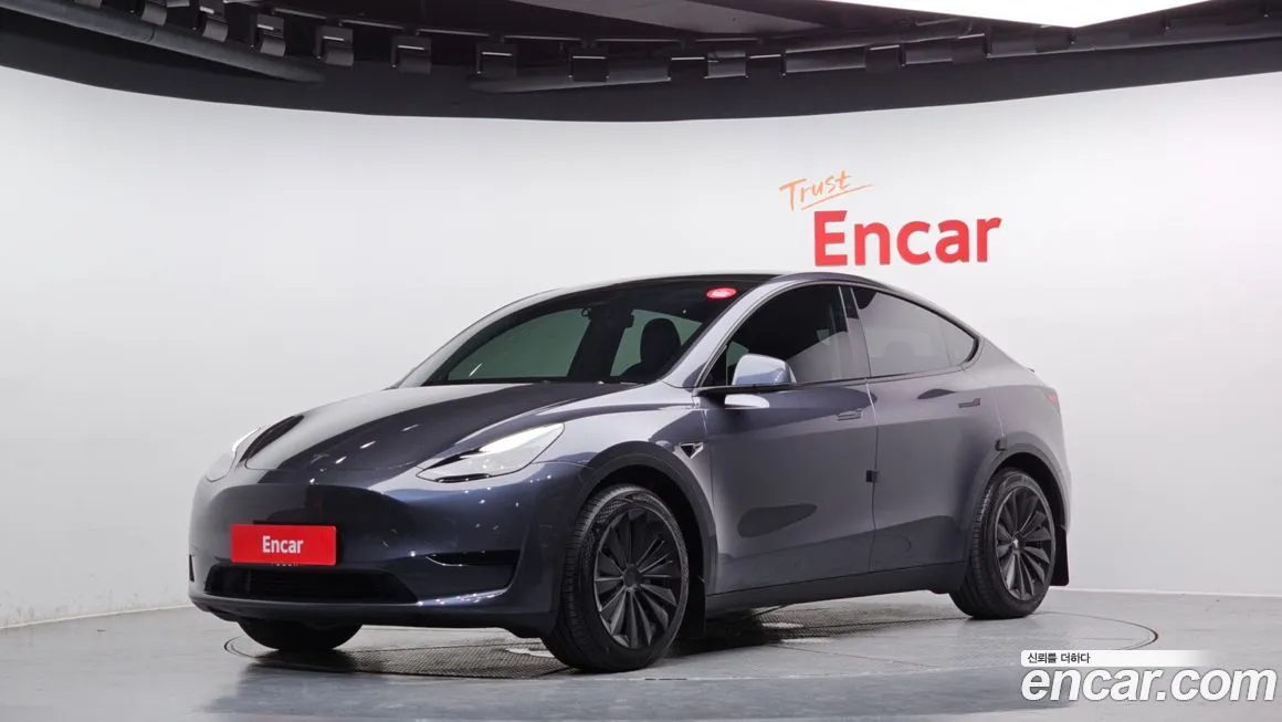 Tesla Model Y — фото 1