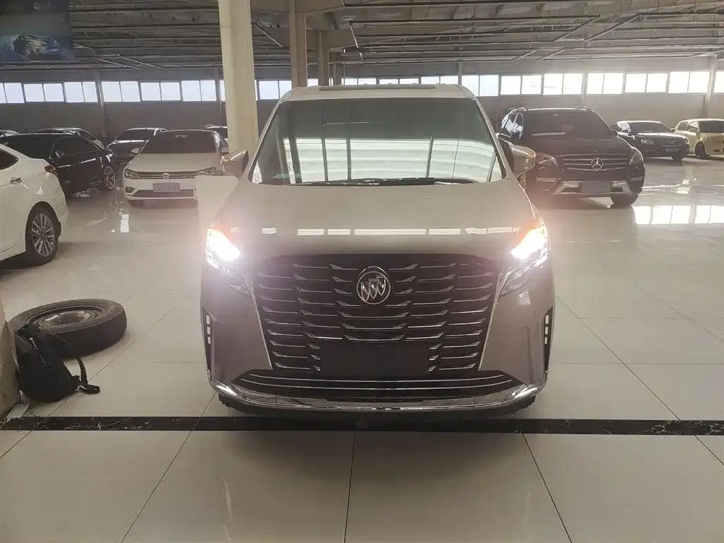 Buick GL8 2023 из CN, фото 3