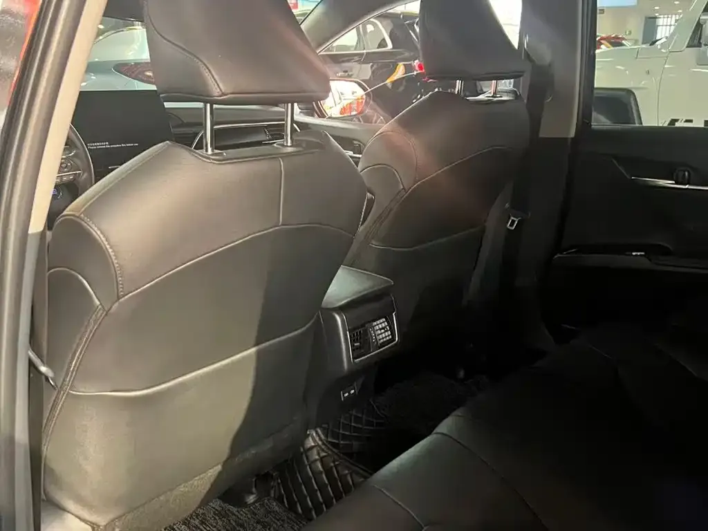 Toyota Camry 2023 из CN, фото 9