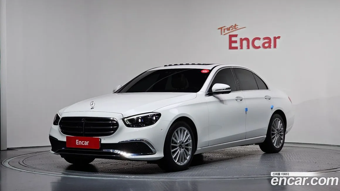 Mercedes-Benz E-Class — фото 1