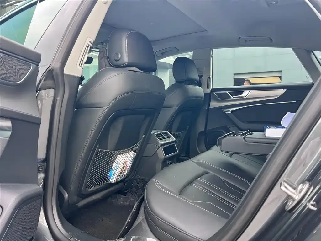 Audi A7 2024 из CN, фото 7