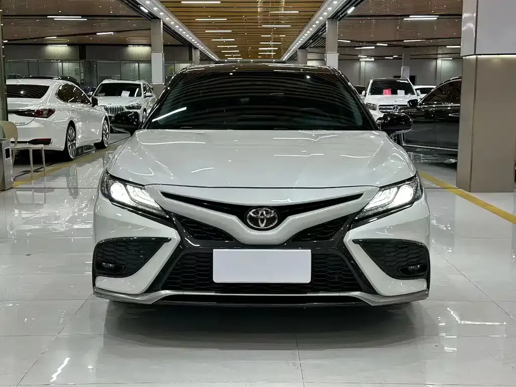 Toyota Camry 2022 из CN, фото 2