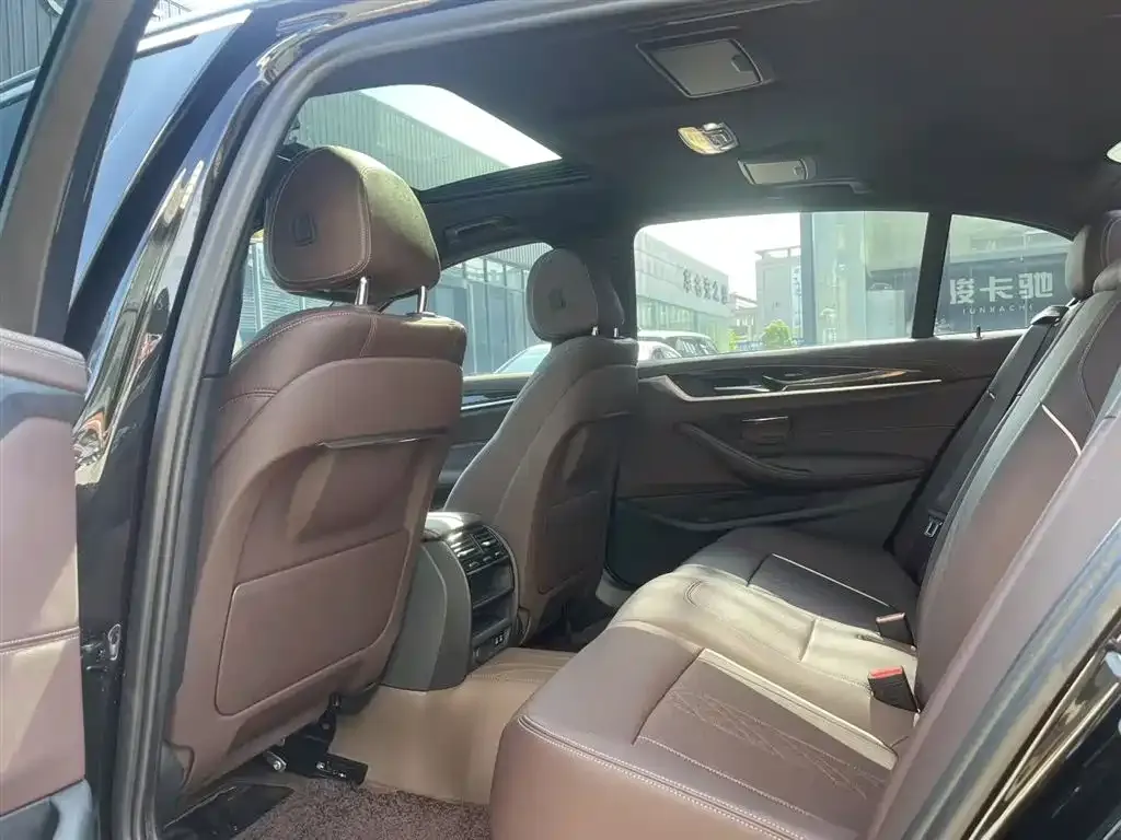 BMW 5 Series 2022 из CN, фото 10