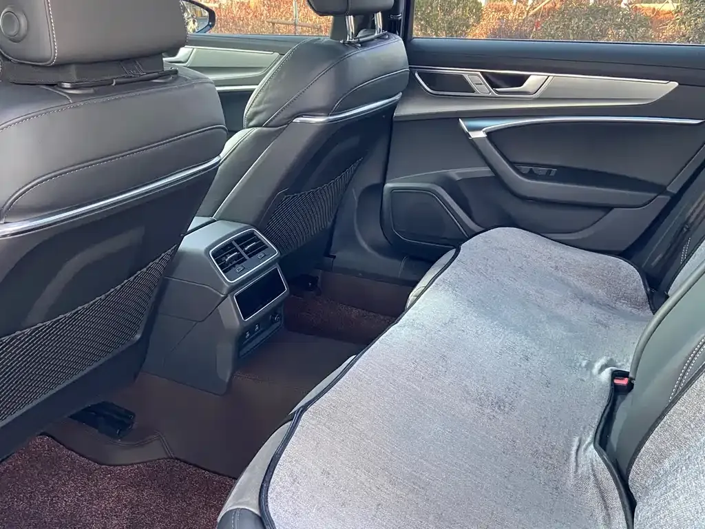 Audi A6L 2023 из CN, фото 6