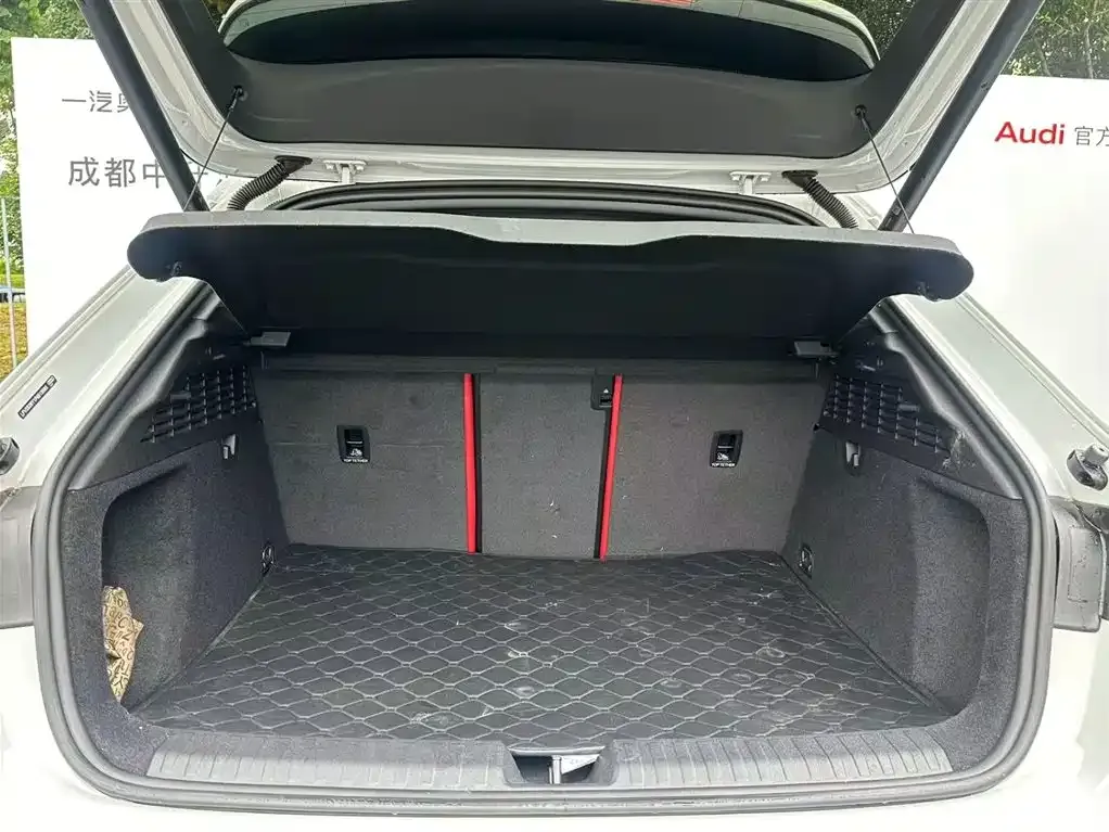 Audi A3 2024 из CN, фото 8
