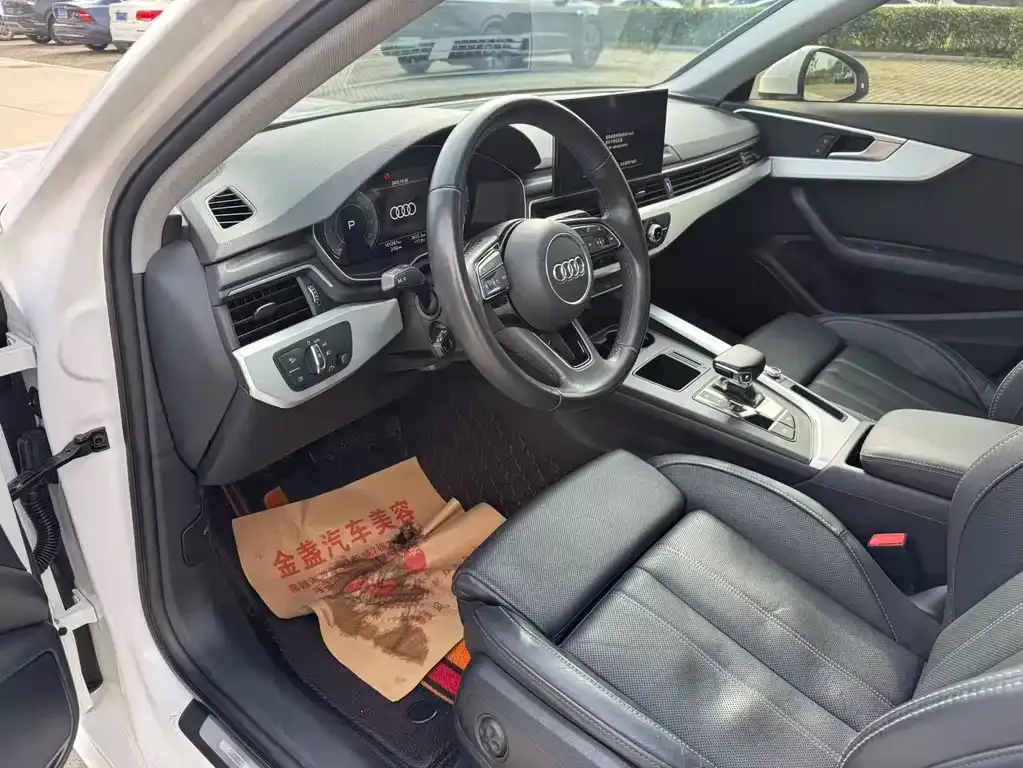 Audi A4L 2022 из CN, фото 10