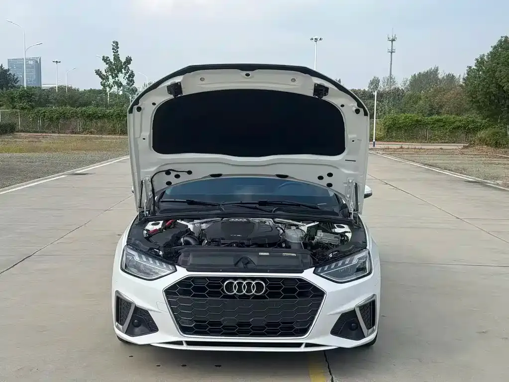 Audi A4L 2022 из CN, фото 2