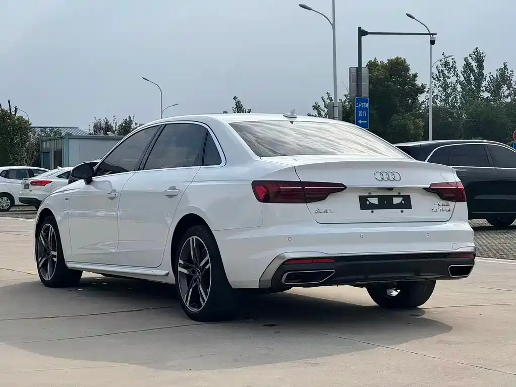 Audi A4L 2022 из CN, фото 3