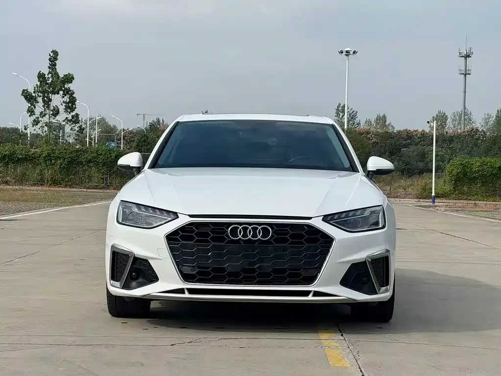 Audi A4L 2022 из CN, фото 4
