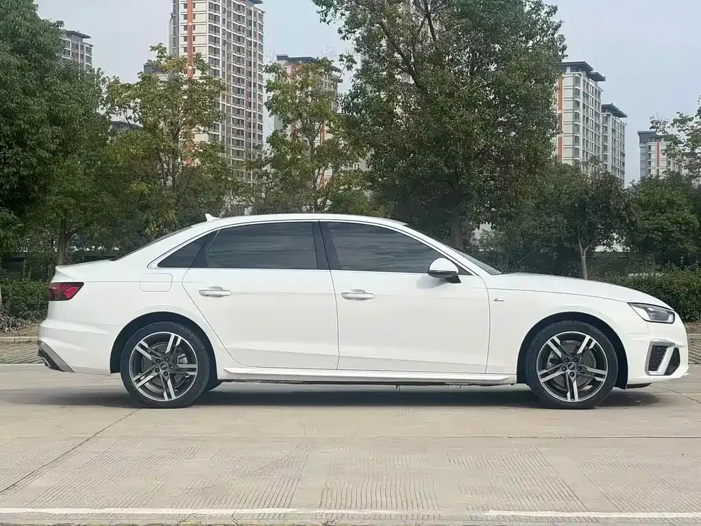 Audi A4L 2022 из CN, фото 6