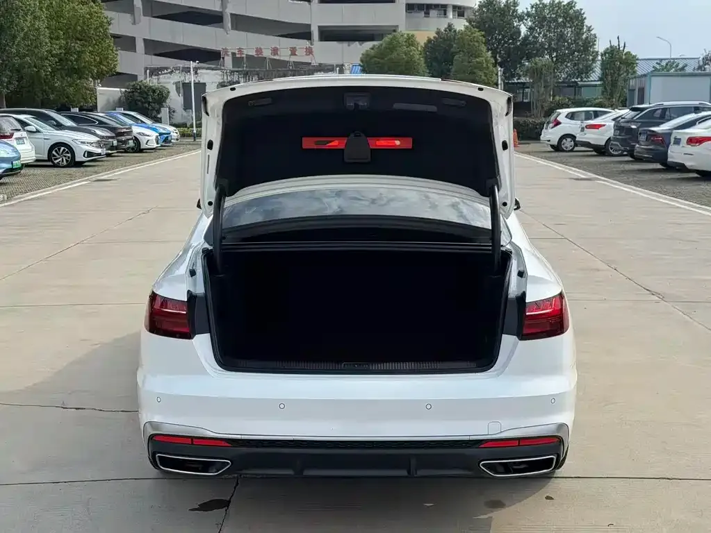 Audi A4L 2022 из CN, фото 9