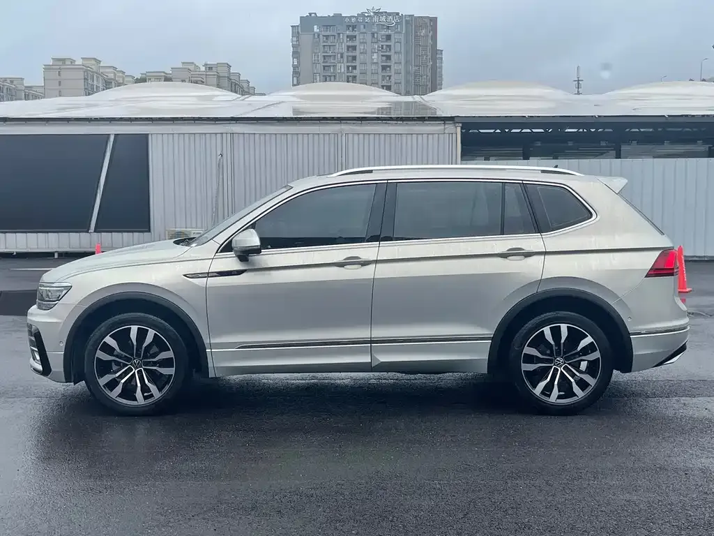 Volkswagen Tiguan L 2021 из CN, фото 2