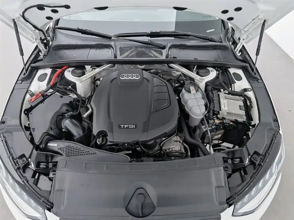Audi A4L 2021 из CN, фото 6