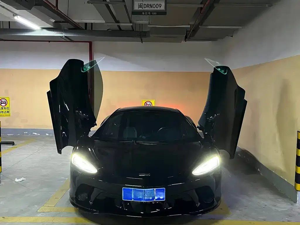 McLaren GT