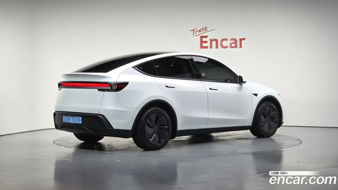 Tesla Model Y 2025 из KR, фото 2
