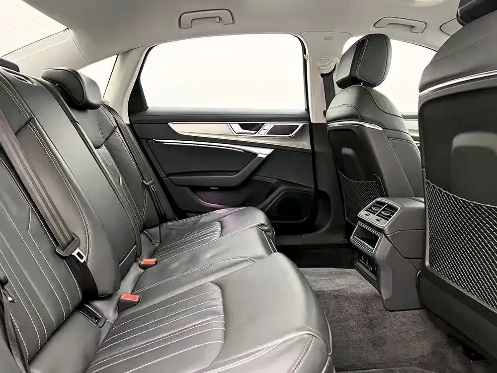 Audi A6L 2023 из CN, фото 6
