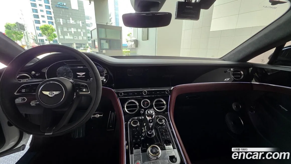 Bentley Continental 2023 из KR, фото 10