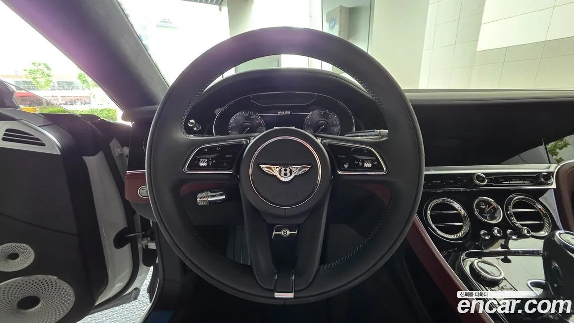 Bentley Continental 2023 из KR, фото 8