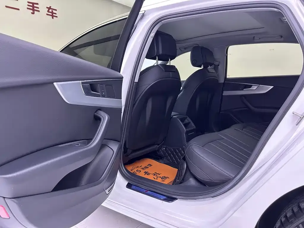 Audi A4L 2022 из CN, фото 9