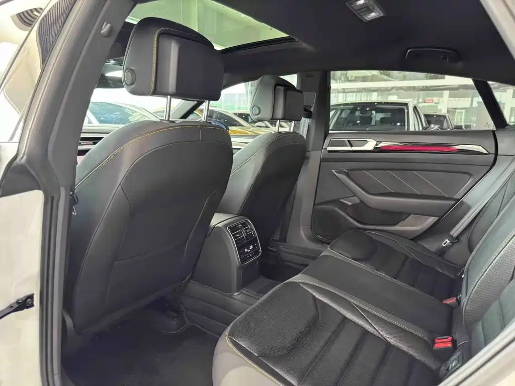Volkswagen CC 2023 из CN, фото 10
