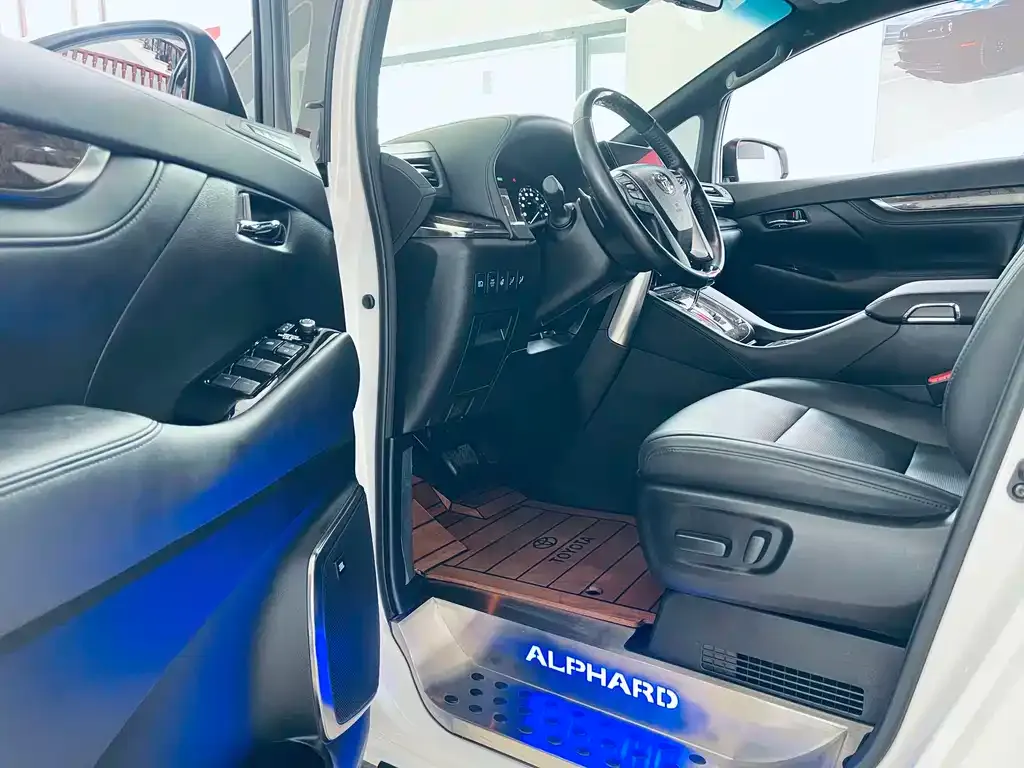 Toyota Vellfire 2022 из CN, фото 6