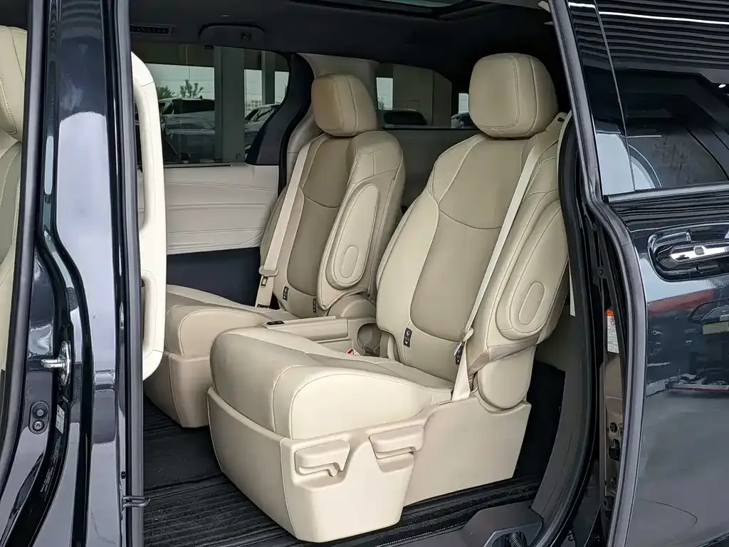 Toyota Granvia 2024 из CN, фото 6