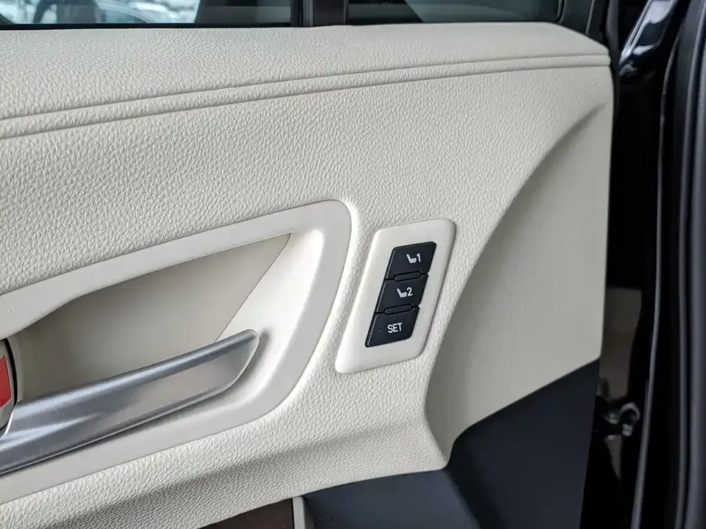 Toyota Granvia 2024 из CN, фото 7