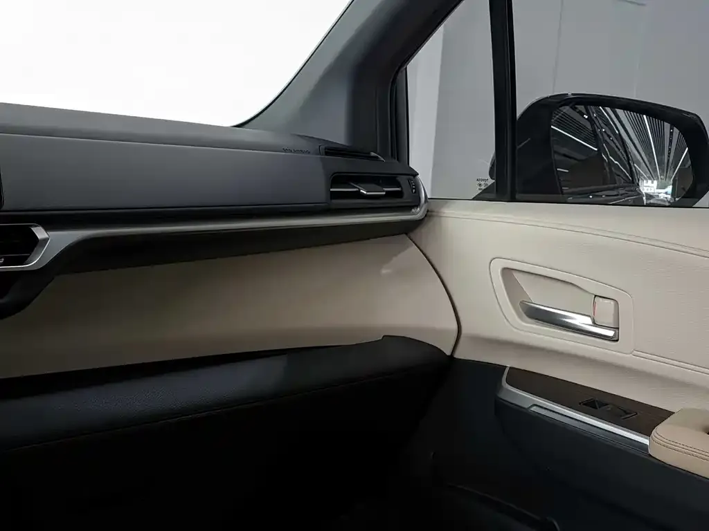 Toyota Granvia 2024 из CN, фото 8