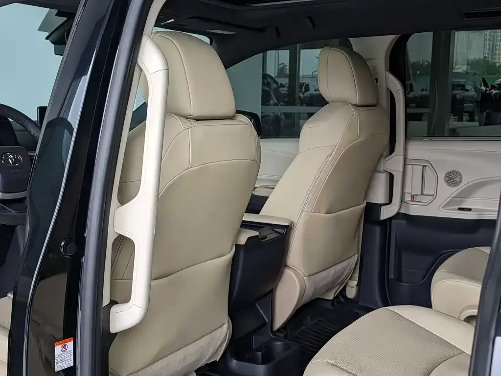 Toyota Granvia 2024 из CN, фото 9