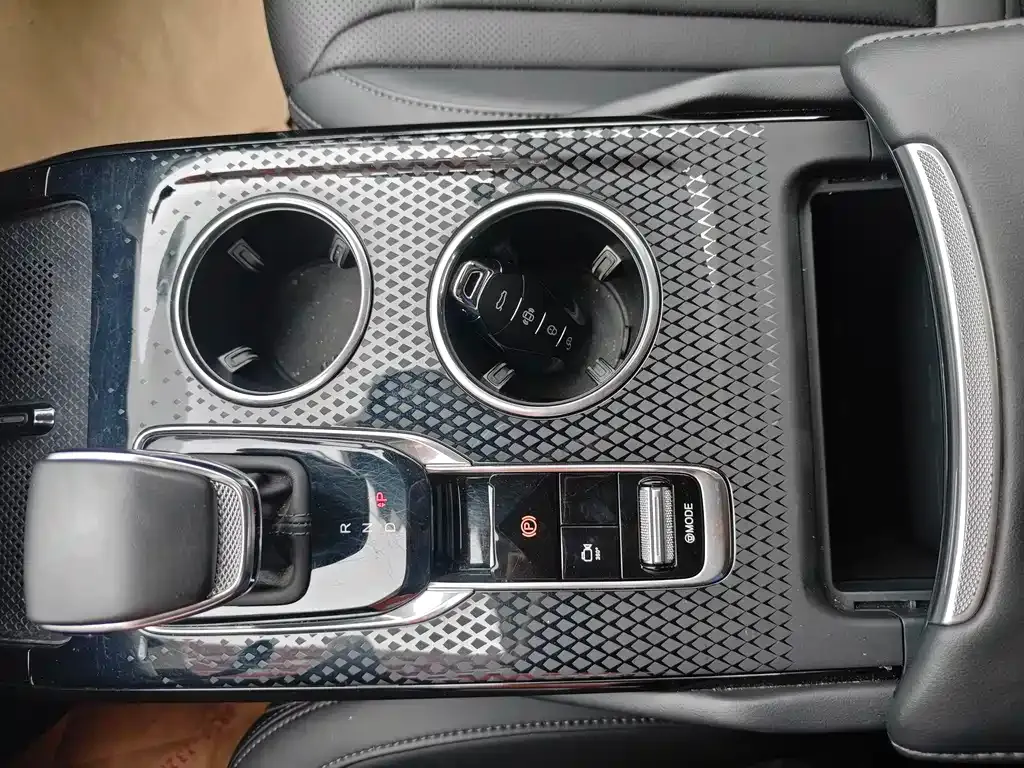 Hongqi HS3 PHEV 2024 из CN, фото 7