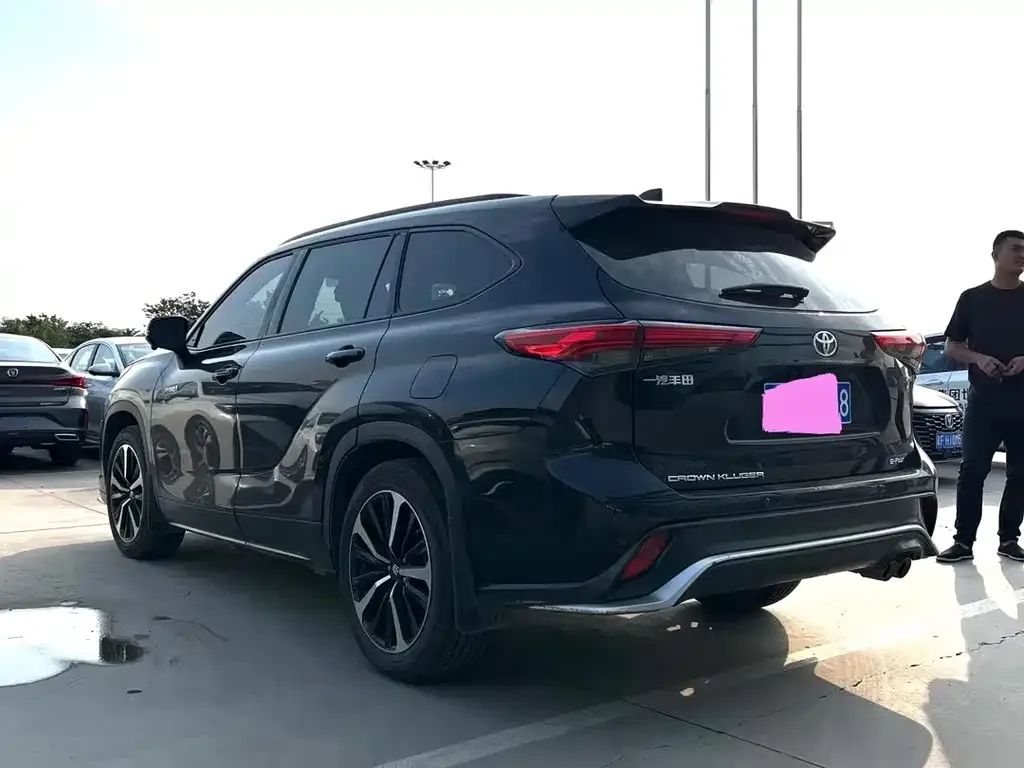 Toyota Crown Kluger 2022 из CN, фото 4