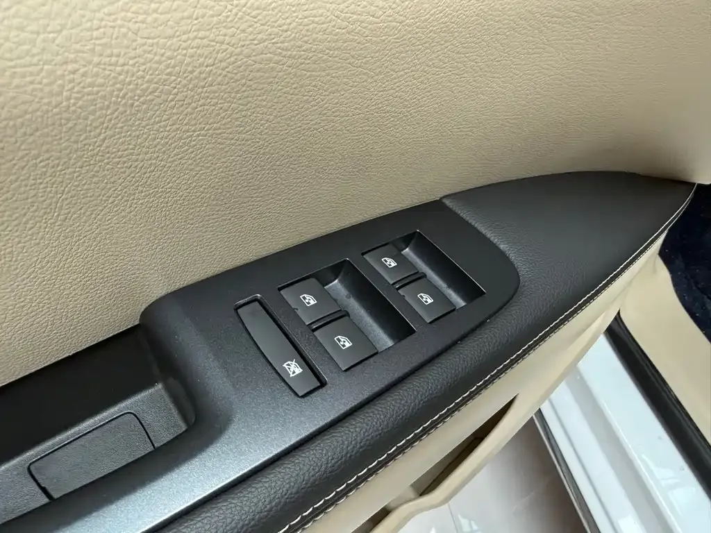 Buick GL8 2023 из CN, фото 10